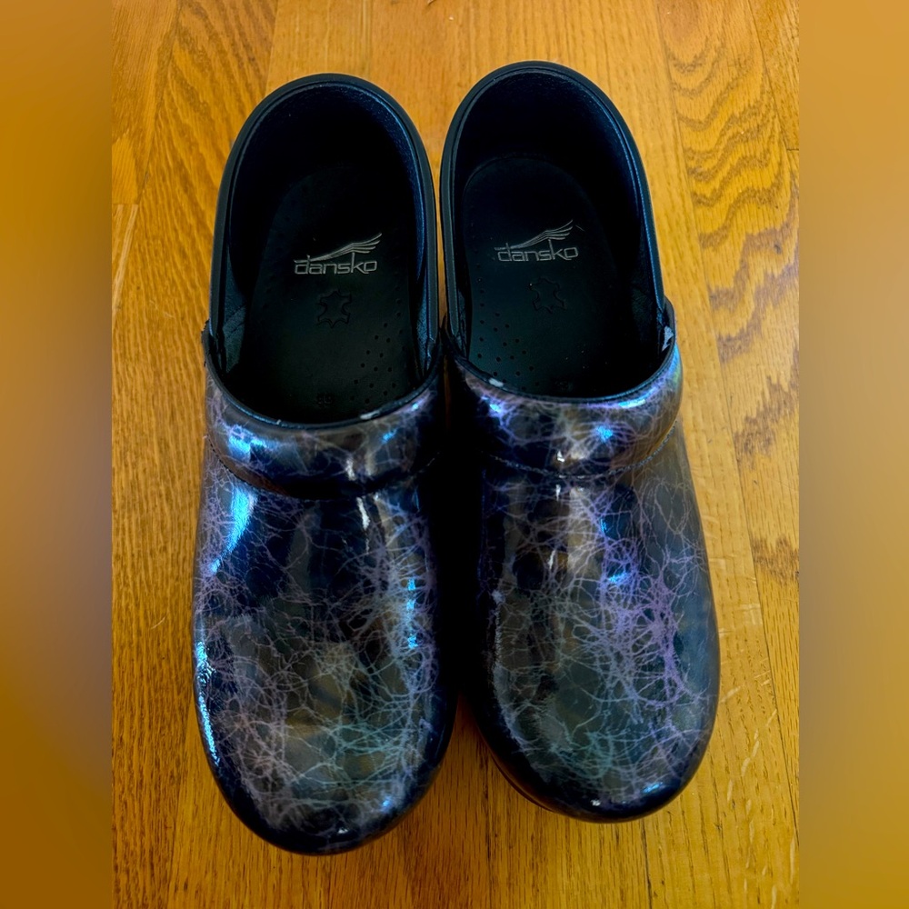 Dansko Professional Italy Made Women’s Iridescent Printed Leather Clogs Sz 39